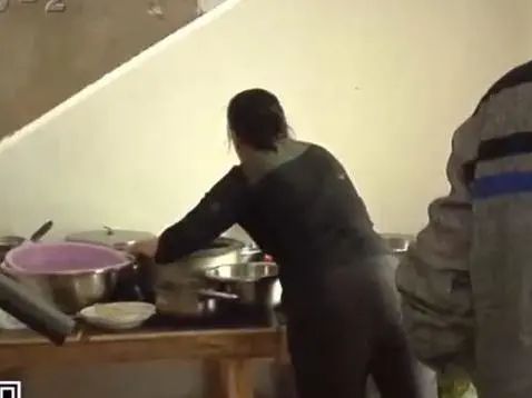 DƬ